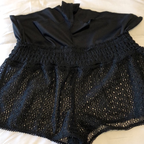 🌴Shell Net Layered Like Polyester Shorts Med. - Picture 8 of 8